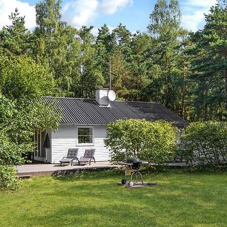 3 Bedroom Cozy Home In Neksø Esterno foto