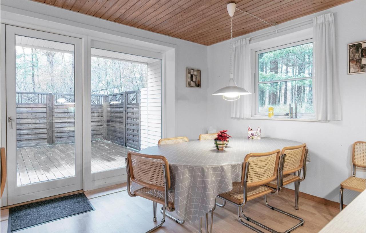 3 Bedroom Cozy Home In Neksø Esterno foto